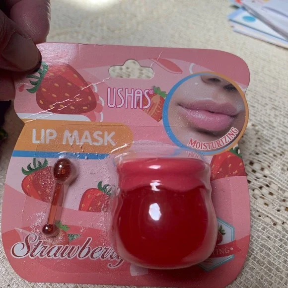 Lip Mask Bundle of 2 Grape and Strawberry Lip Therapies - Picture 3 of 3
